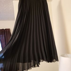 Black pleated skirt
